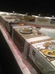 Judy Chicago’s The Dinner Party (1974-1979) Brooklyn Museum, le Elizabeth A. Sackler Center for Feminist Art